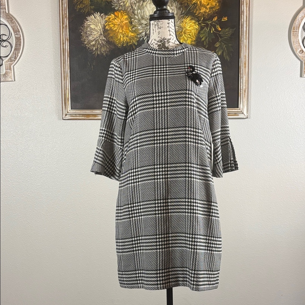 H&M Black White Houndstooth Bell Sleeve Swan Brooch Dress Size 8